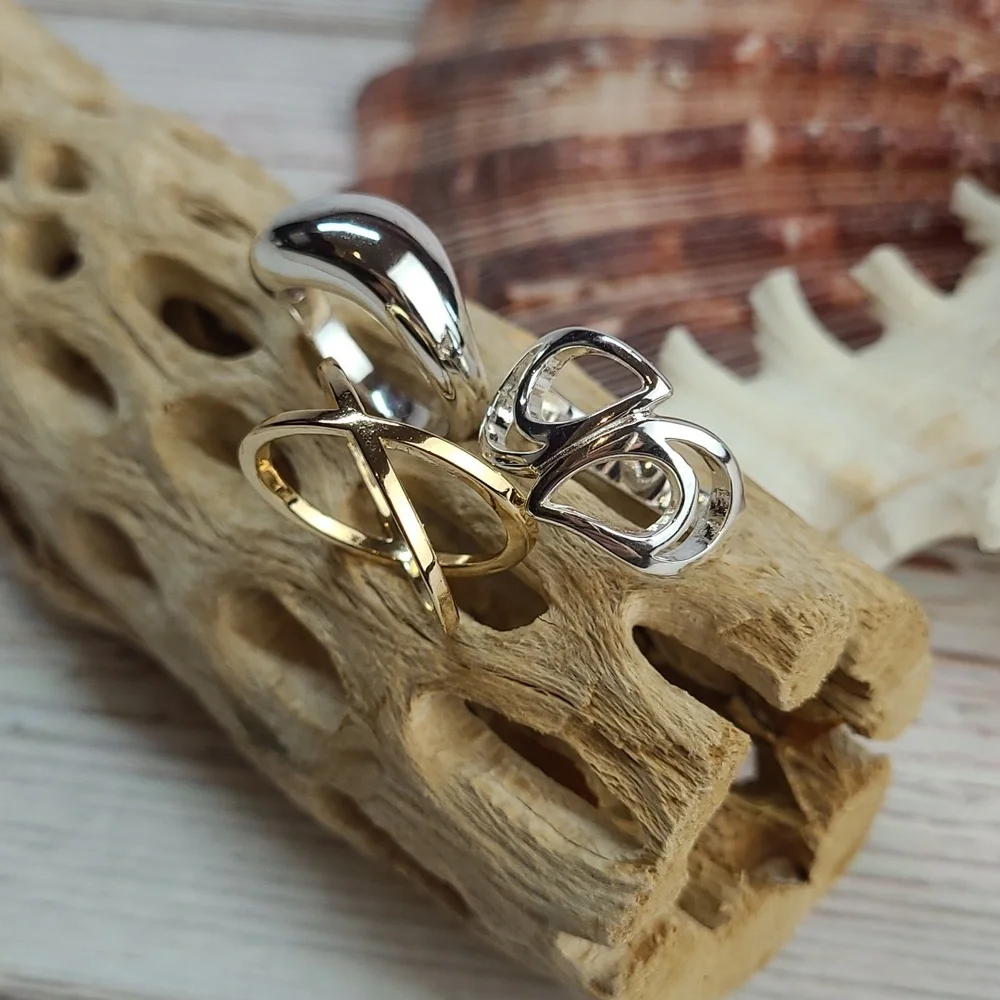 BUNDLE OF THREE FASHION RINGS - Picture 2 of 12